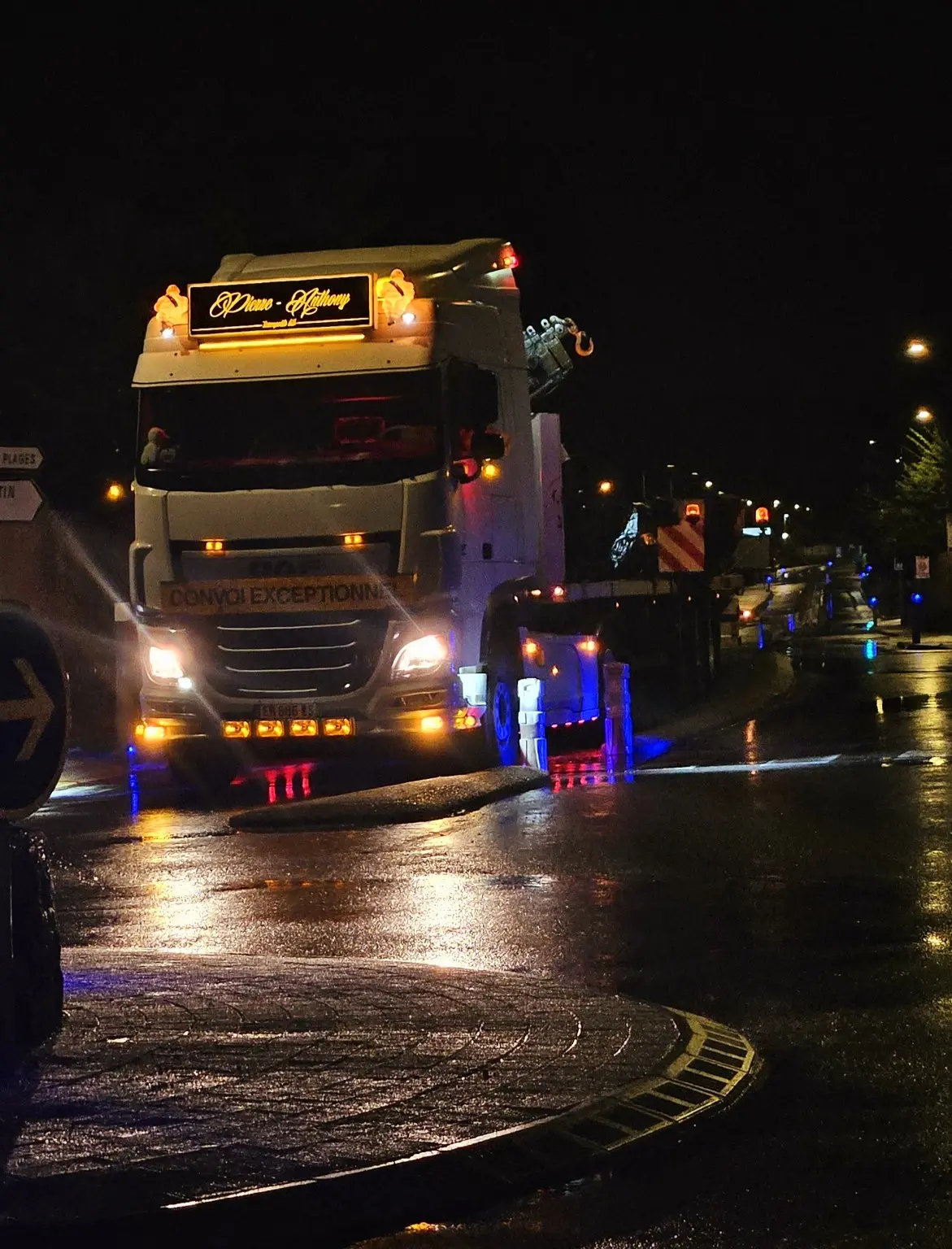 Convoi exceptionnel BTB circulant de nuit